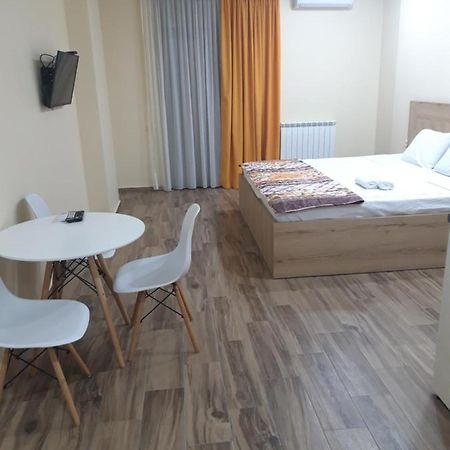 Central Park Apartment Batumi Esterno foto