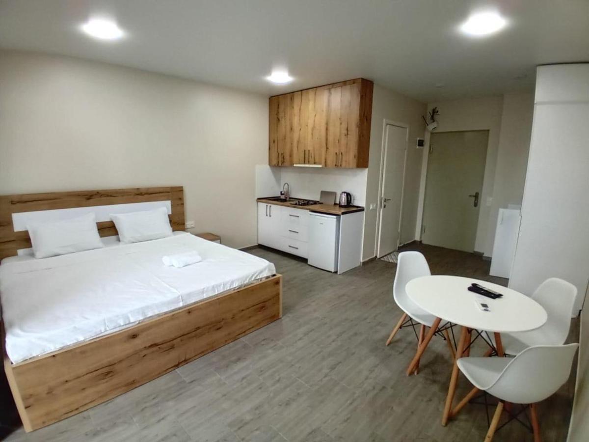 Central Park Apartment Batumi Esterno foto